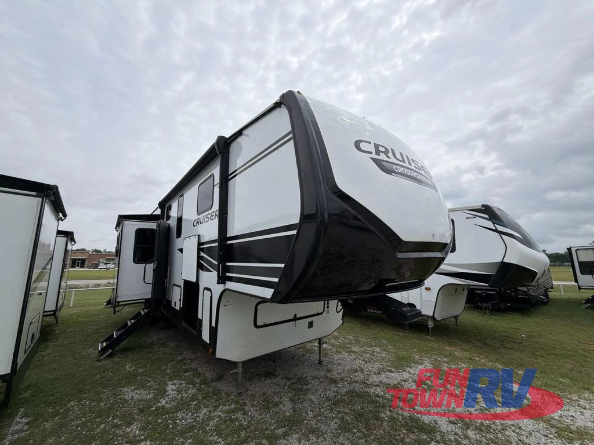 2025 CrossRoads Cruiser 37LF - Photo 2