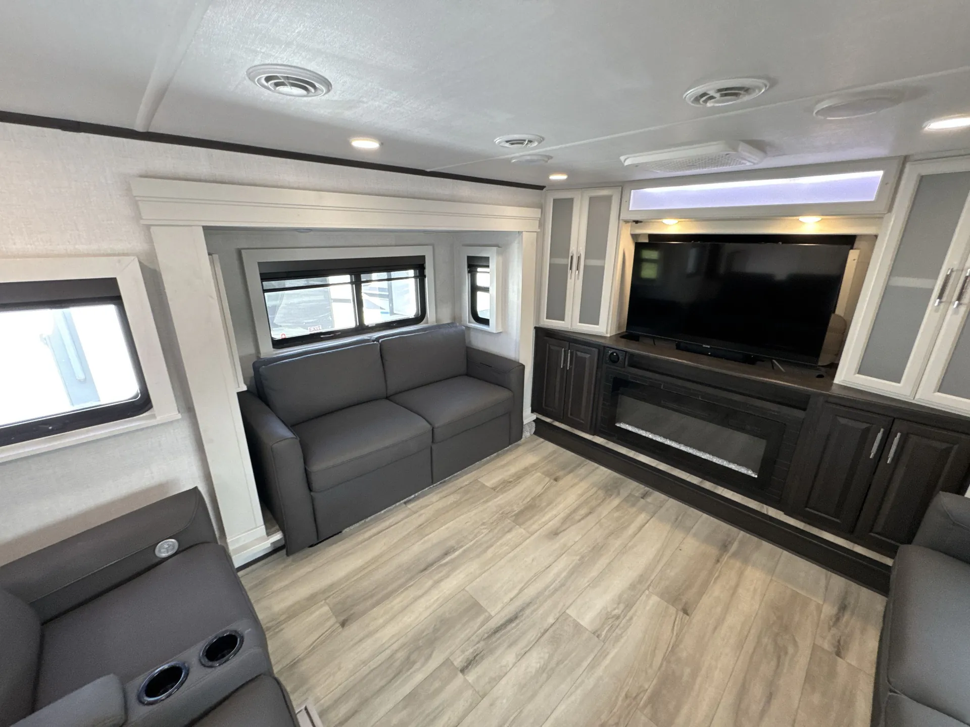 2025 Keystone Alpine 3700FL — living area main