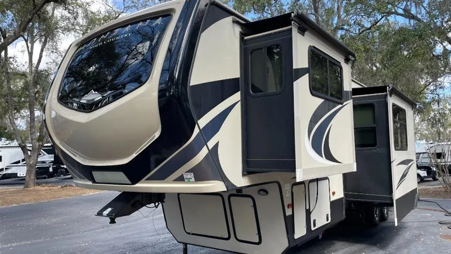 2019 Keystone Montana High Country 375FL - Photo 3