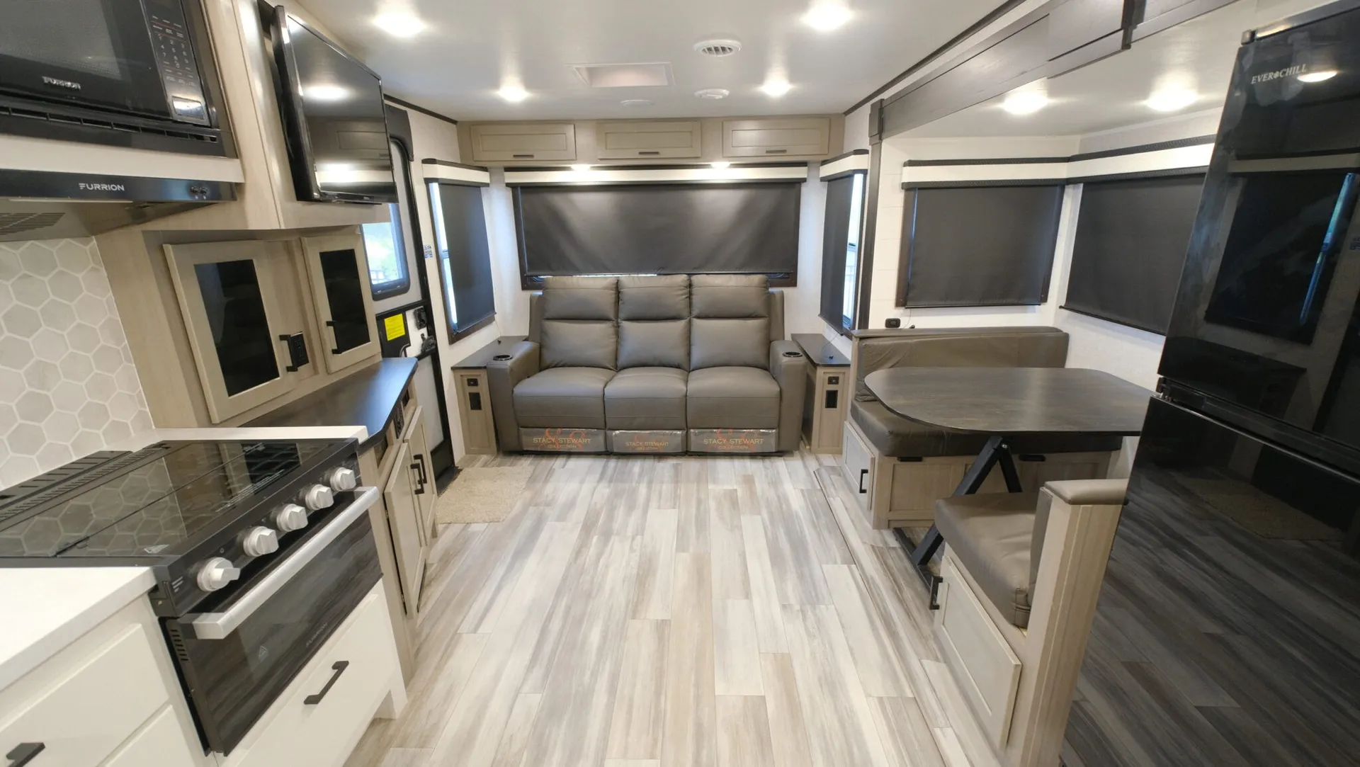 2024 Jayco Jay Feather 26RL - Photo 3