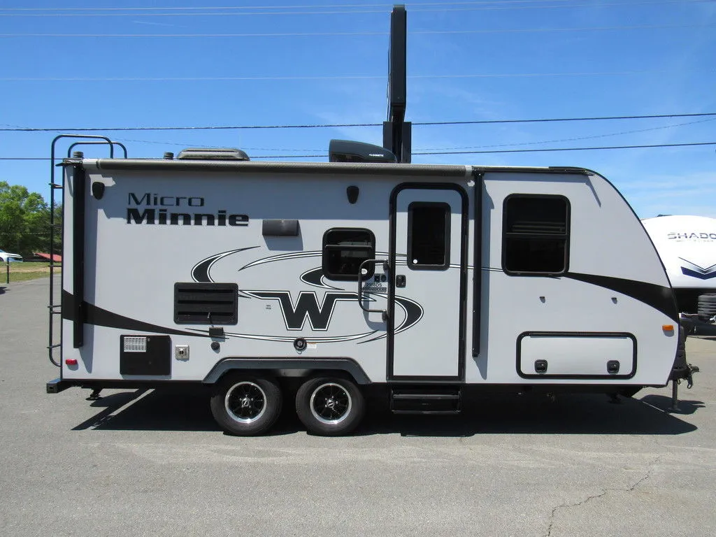 2018 Winnebago Micro Minnie 2108DS - Photo 2