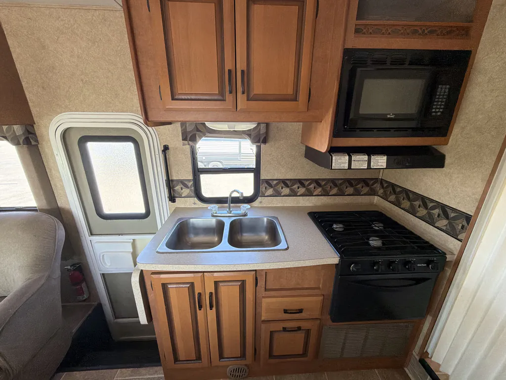 2011 Forest River Sunseeker 2450S, Photos photo 12
