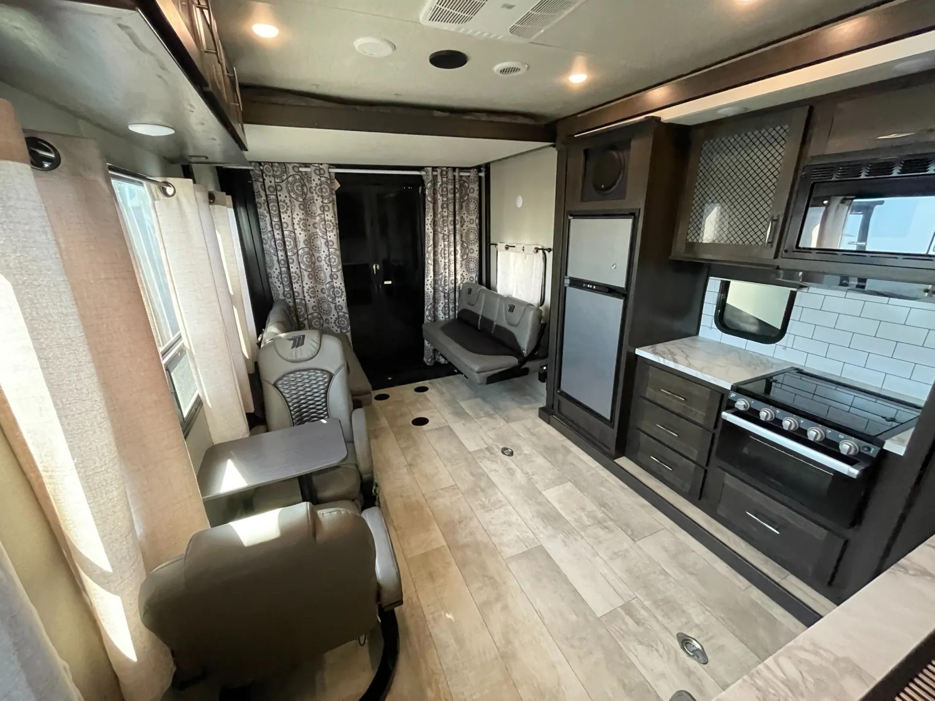 2021 Grand Design Momentum G-Class 25G - Photo 2