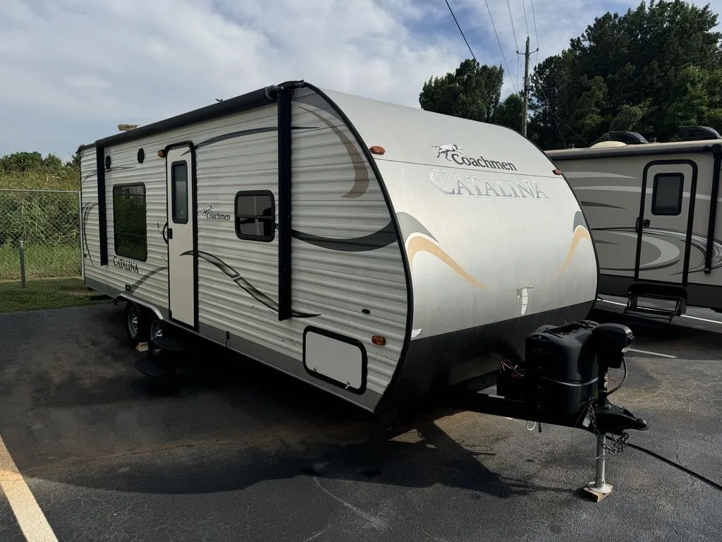 2016 Coachmen Catalina 223FB - Photo 2