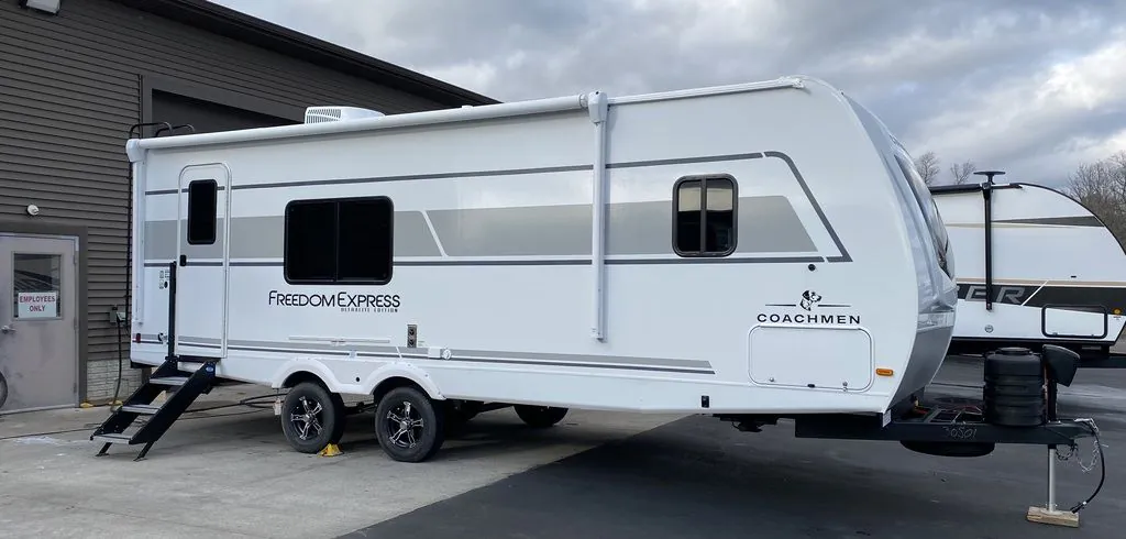 2025 Coachmen Freedom Express Ultra Lite 245RKS - Photo 2