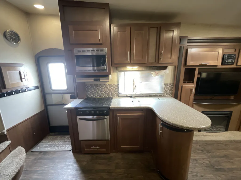 2017 Forest River Wildcat Maxx 317RL, Photos photo 8