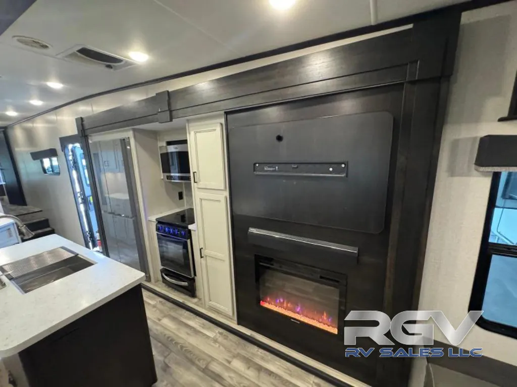 2022 Highland Ridge Silverstar XLT 354MBH, Photos photo 16