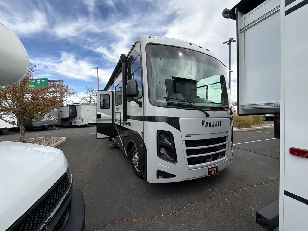 2023 Coachmen Pursuit 31BH, Photos photo 2