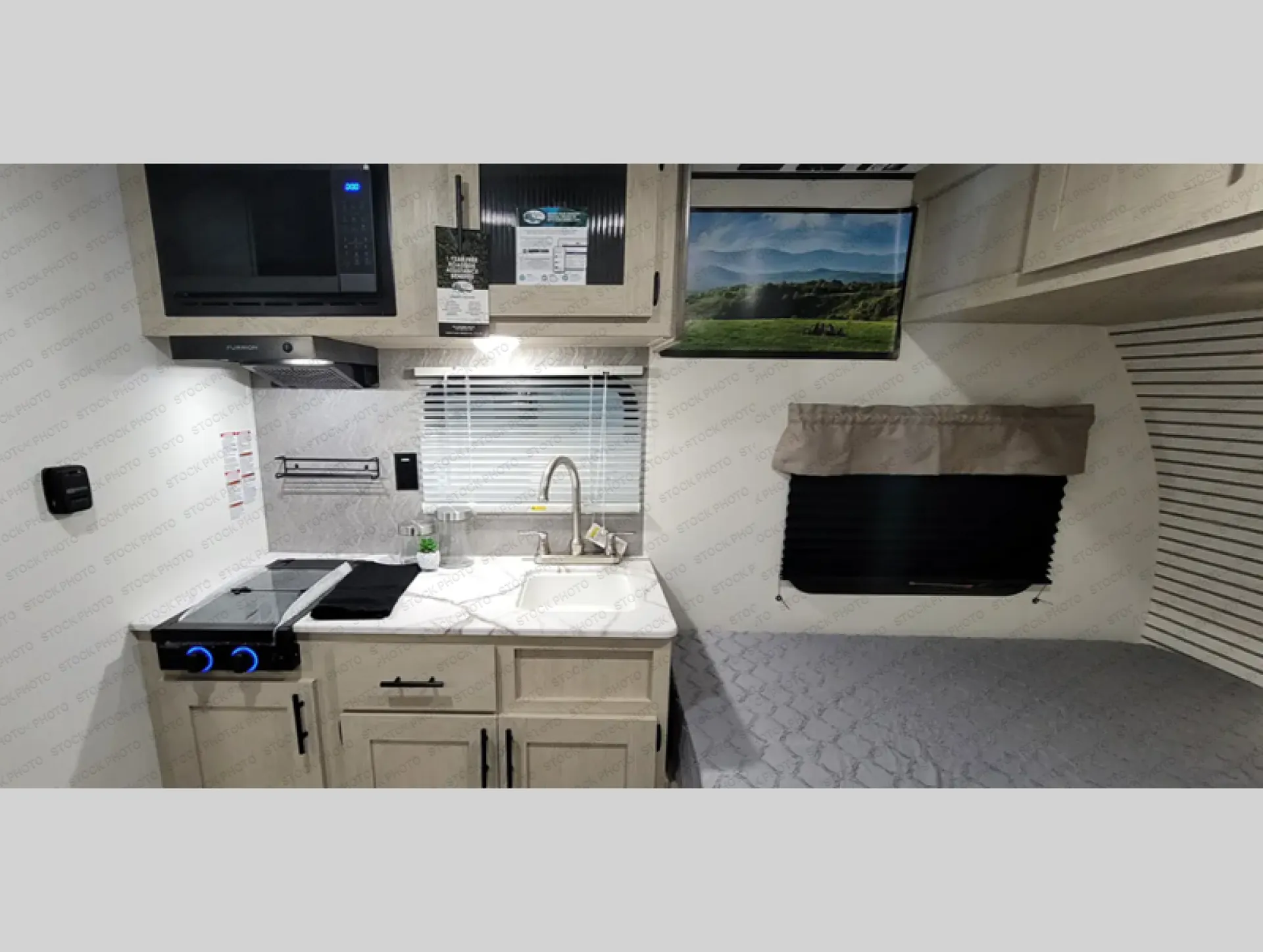 2025 Shasta Compact 16RE - Photo 3