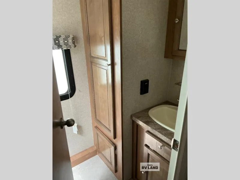 2018 Forest River RV Rockwood Mini Lite 2304KS - Photo 4
