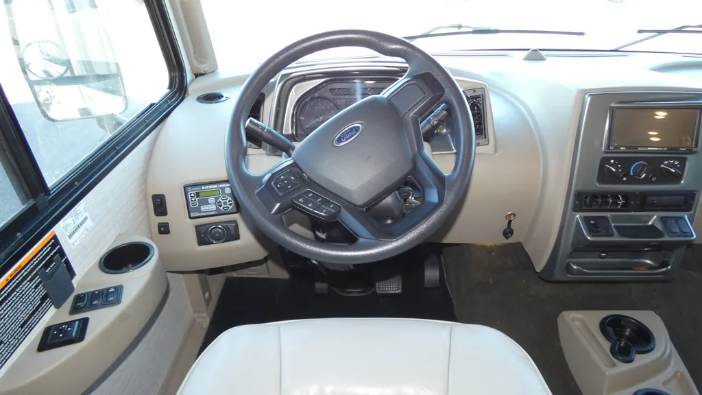 2022 Winnebago Vista 32M, Photos photo 9