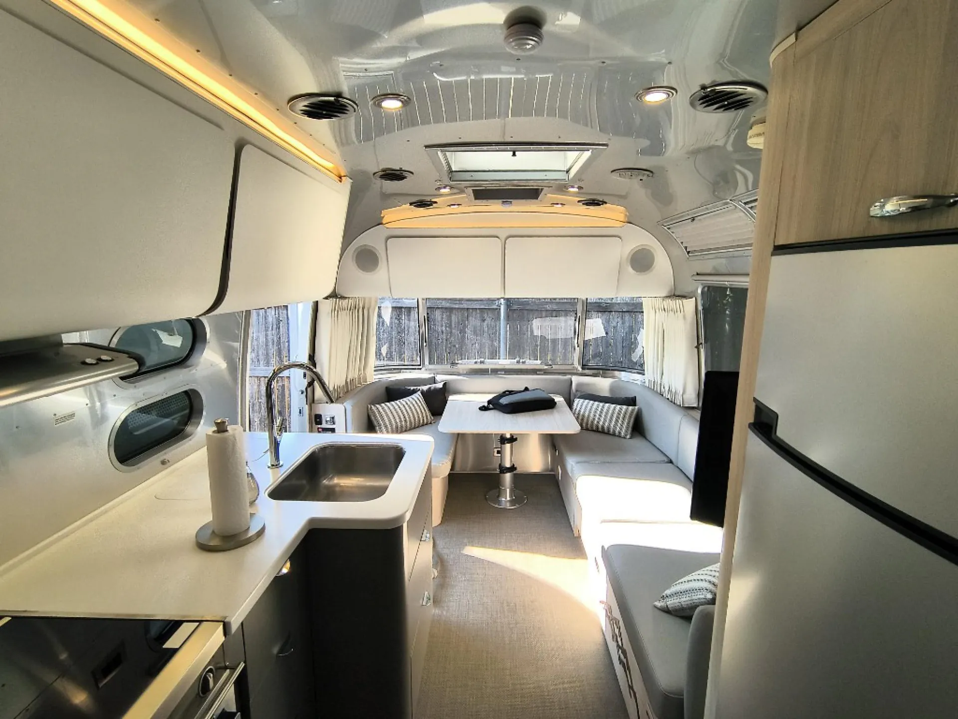 2020 Airstream Globetrotter 27FB Twin - Photo 4