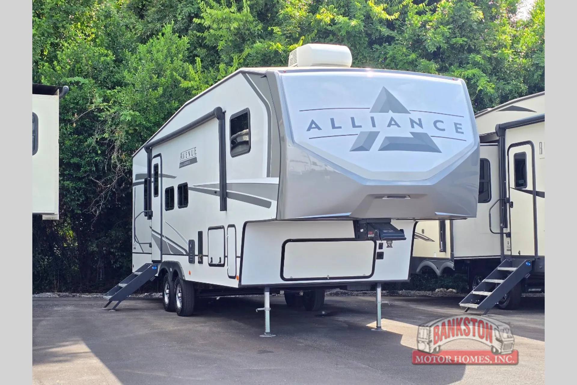 2024 Alliance RV Avenue 28BH - Photo 2