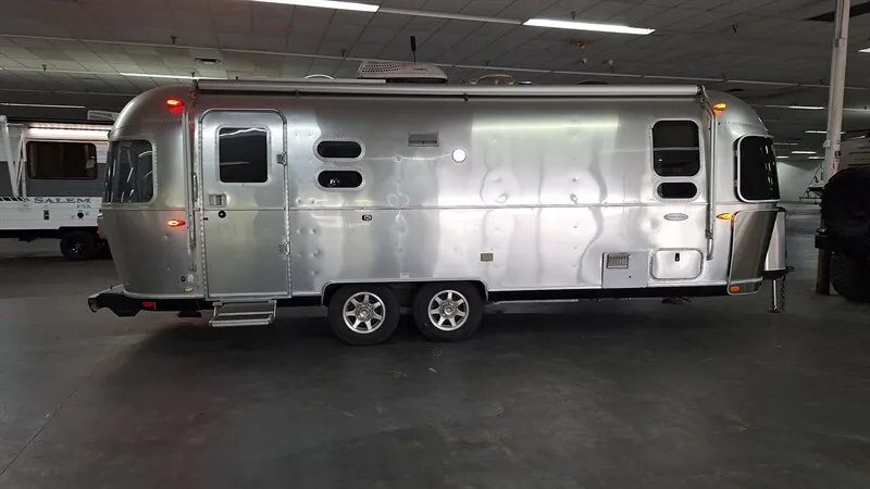 2018 Airstream Flying Cloud 25FB - Photo 2