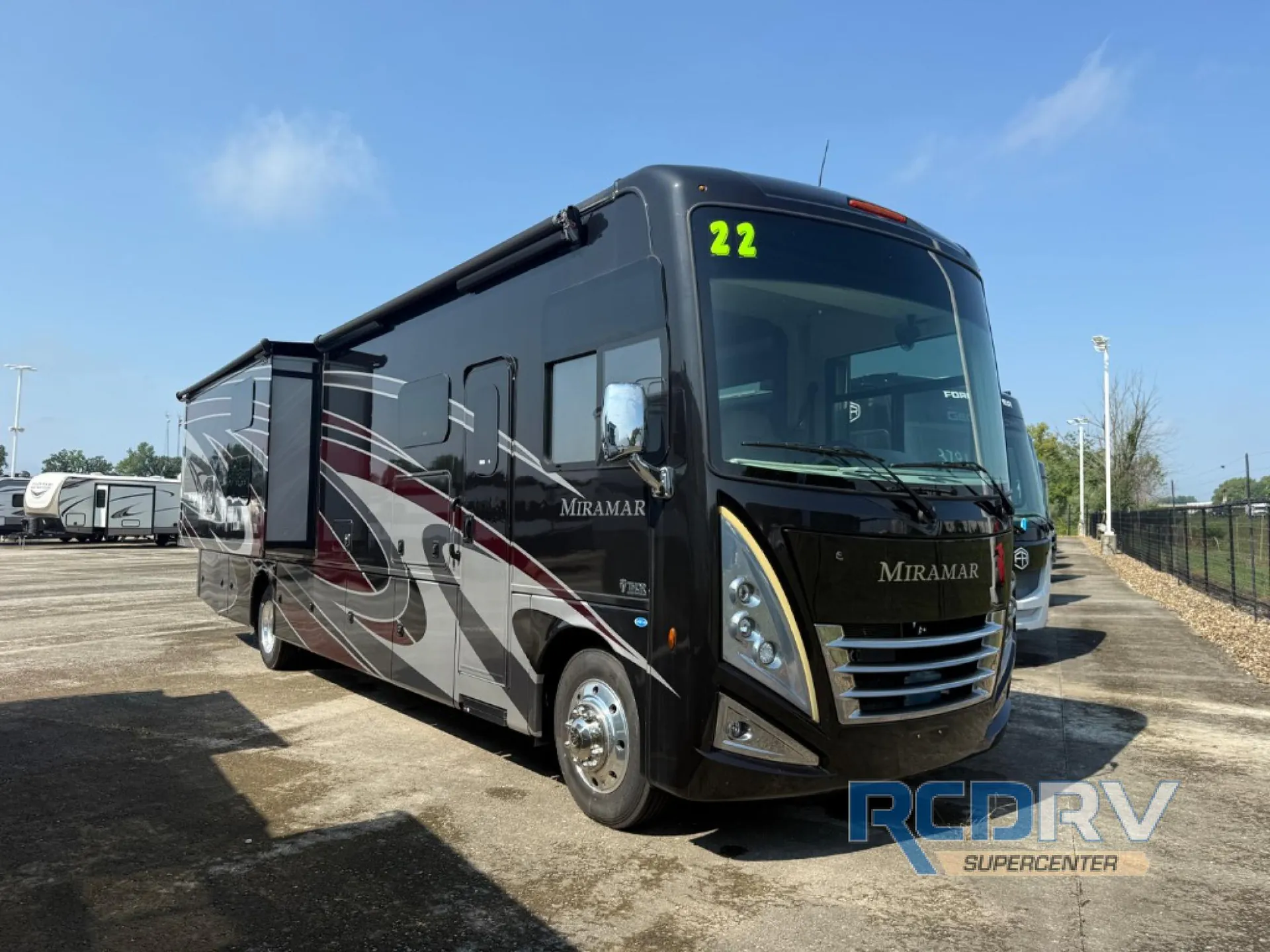 2022 Thor Motor Coach Miramar 37.1 dealer photo 1 from RCD RV Supercenter