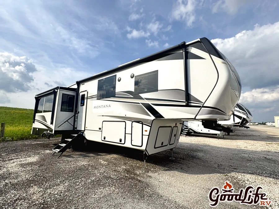 2025 Keystone Montana 3231CK - Photo 2