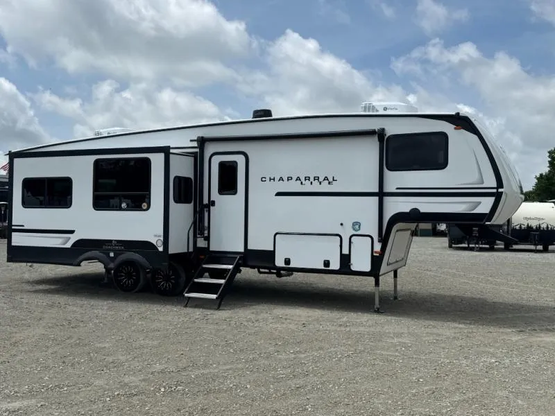 2027 Coachmen Chaparral Lite 30RLS - Photo 3