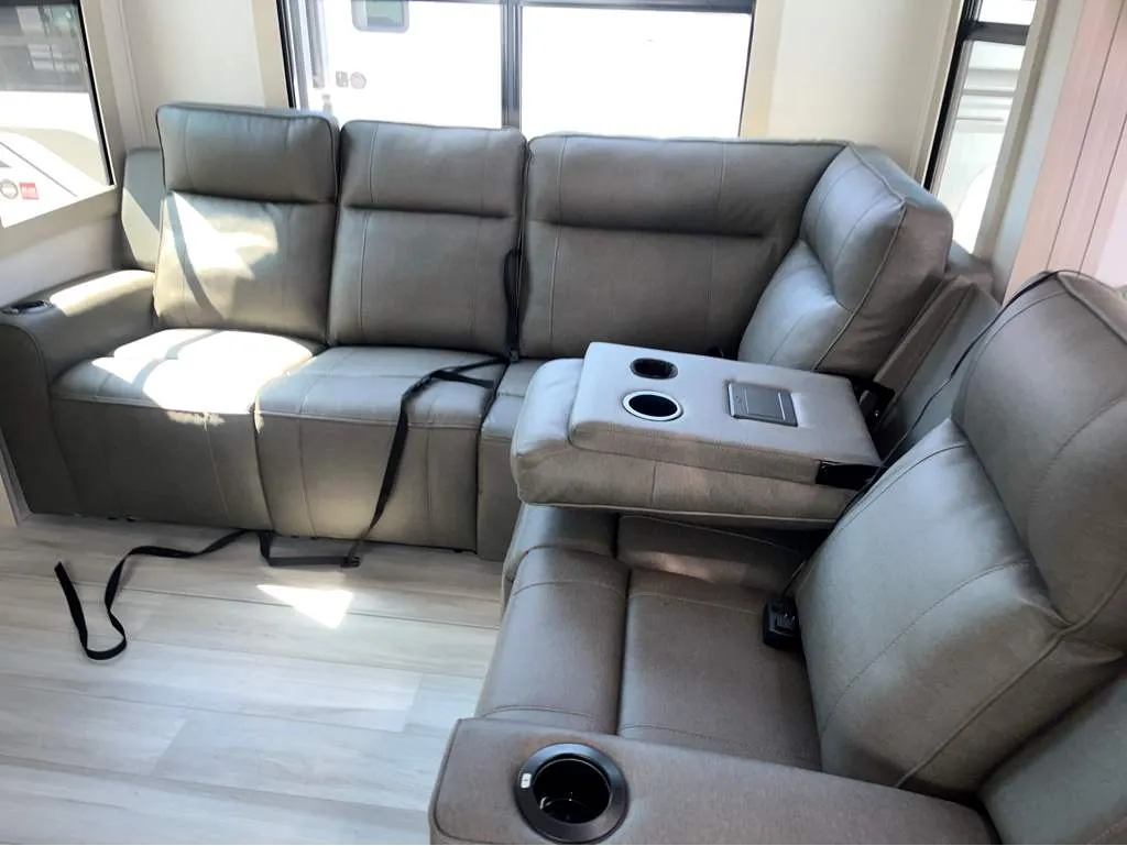 2026 Grand Design Momentum M-Class 414M, Photos photo 12