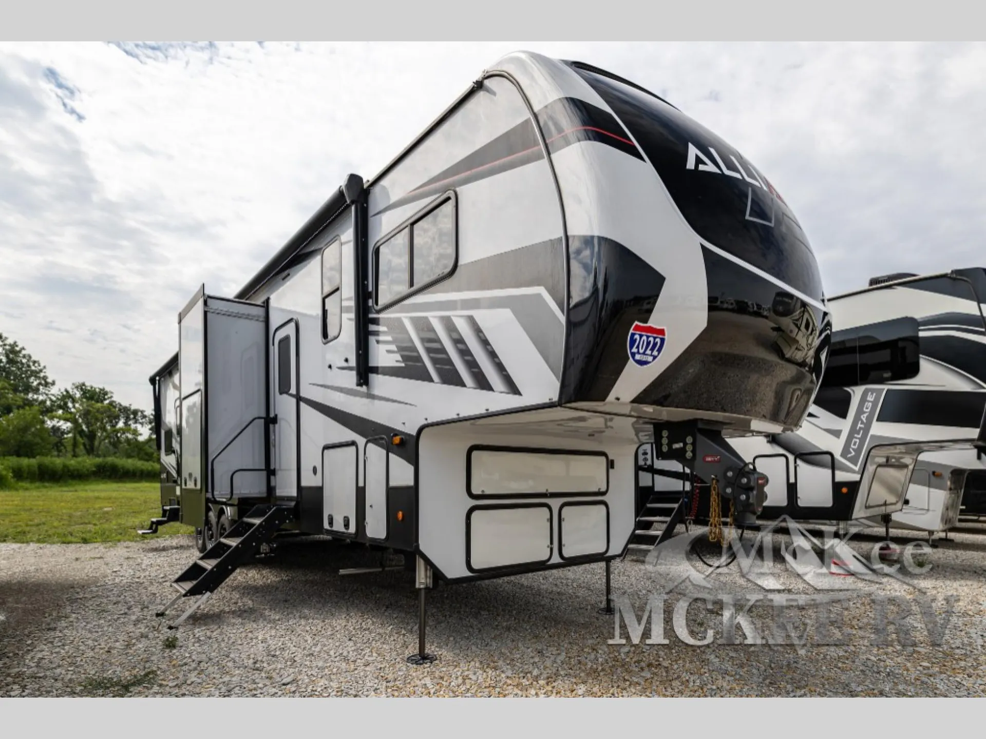 2022 Alliance RV Valor 40V13 - Photo 2