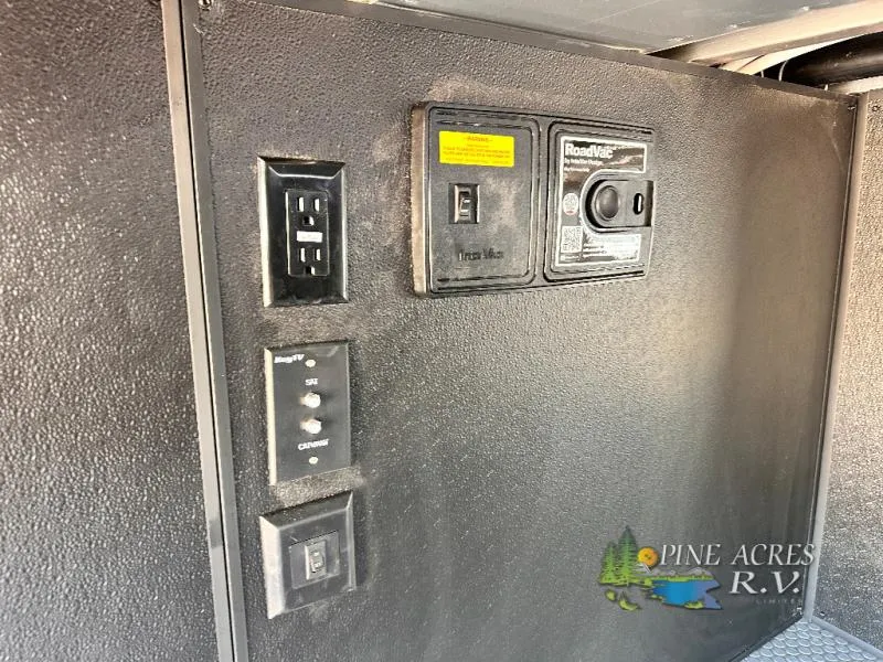 2025 Keystone Montana 3532SP - Photo 4