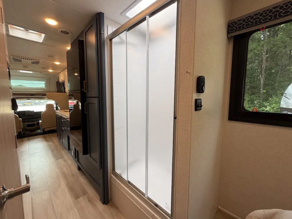 2027 Thor Motor Coach Quantum HS31, Photos photo 38