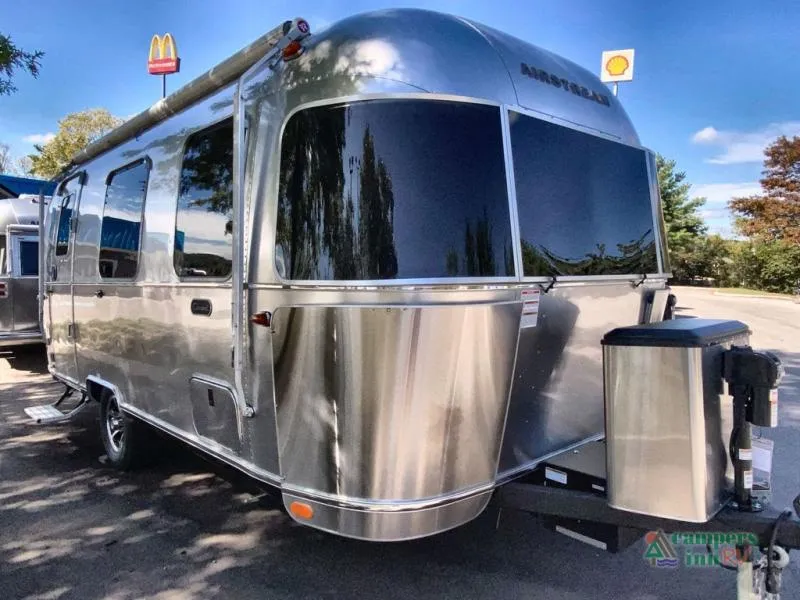 2026 Airstream Caravel 22FB - Photo 2