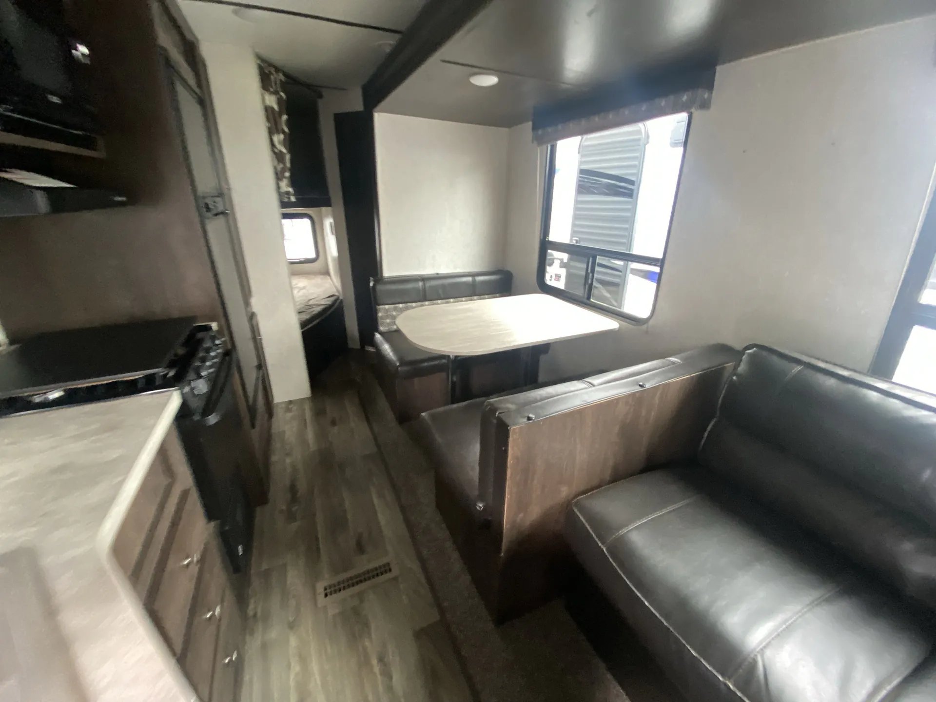 2018 Starcraft Autumn Ridge 26BHS — living area main