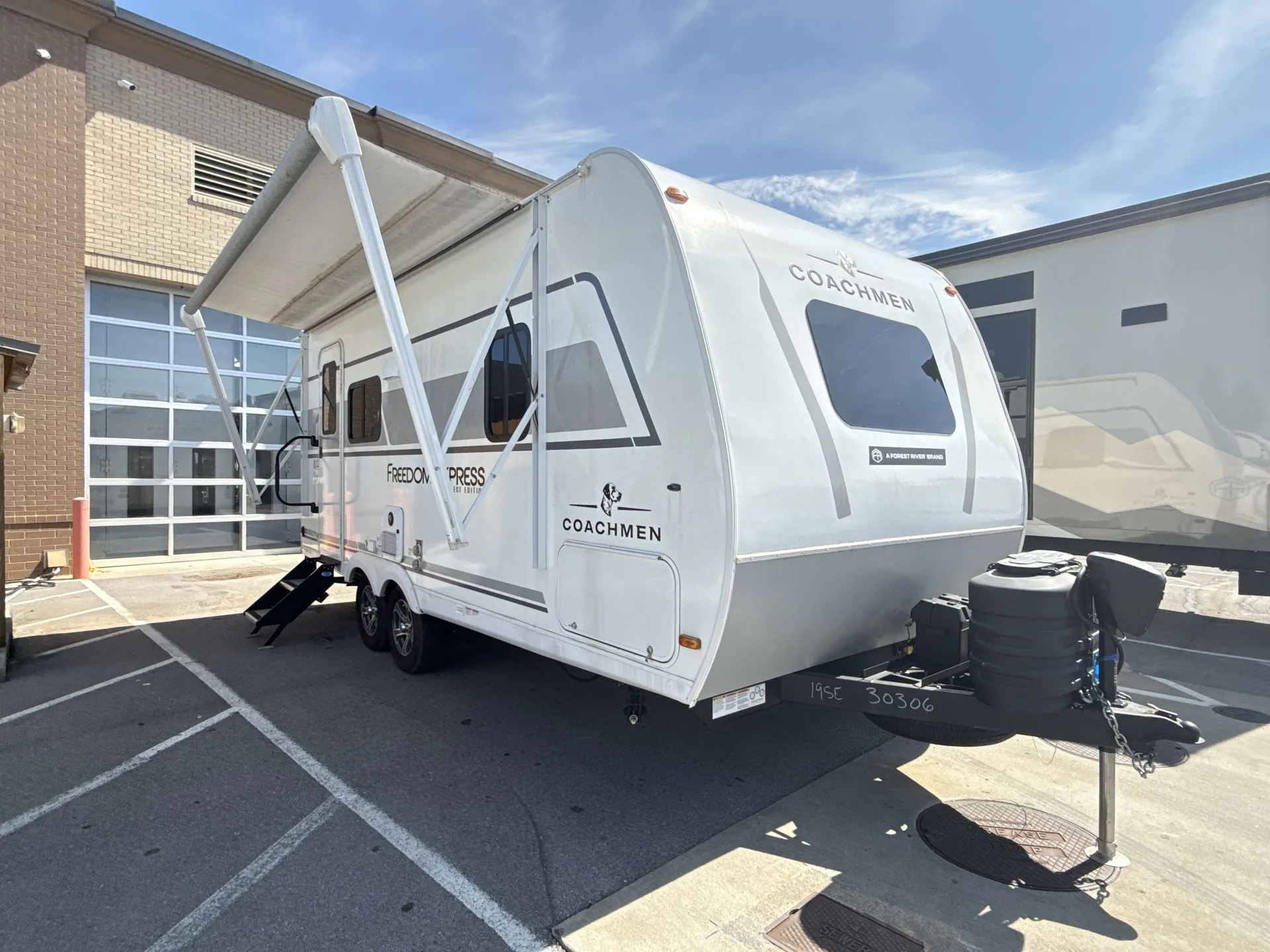 2025 Coachmen Freedom Express Select 19SE - Photo 2