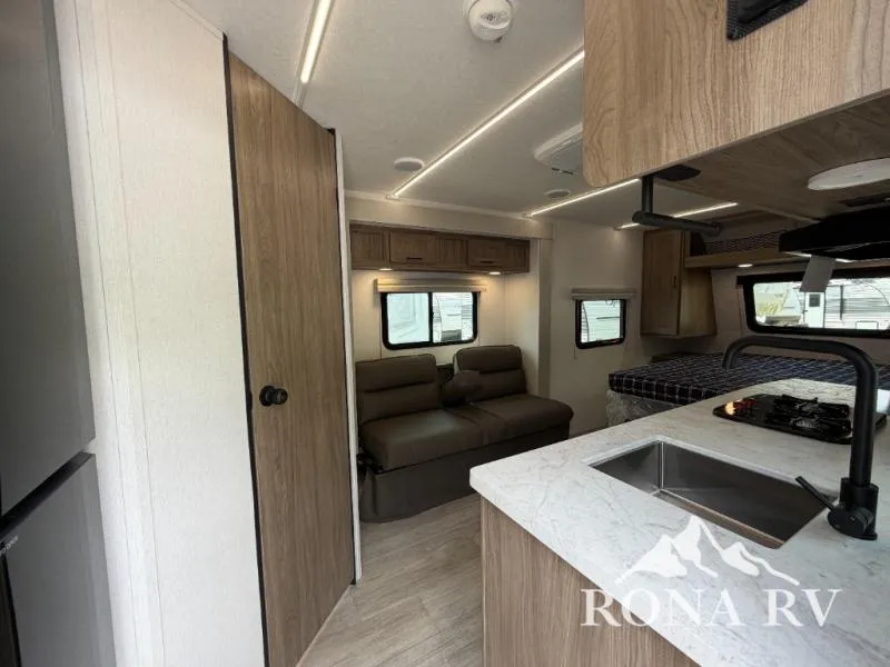 2026 Coachmen Freedom Express Select 19SE - Photo 3