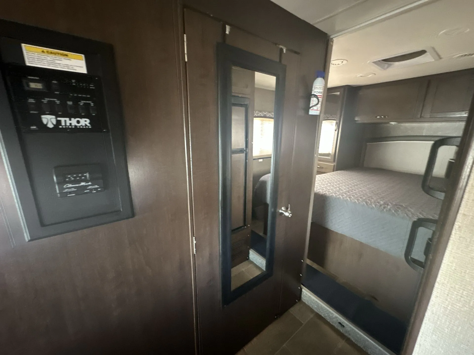 2019 Thor Motor Coach Chateau 28Z - Photo 3