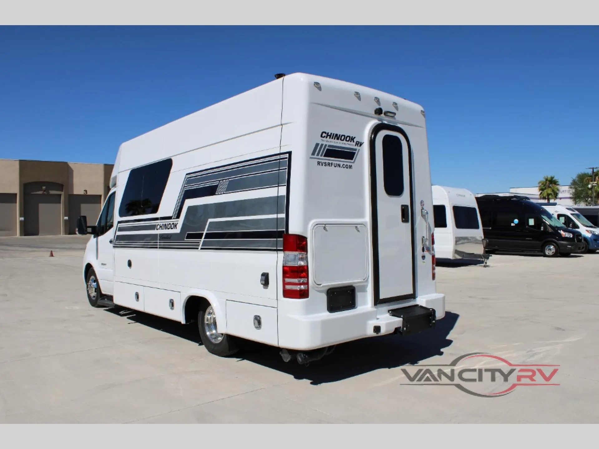 2024 Chinook RV Summit SS - Photo 4