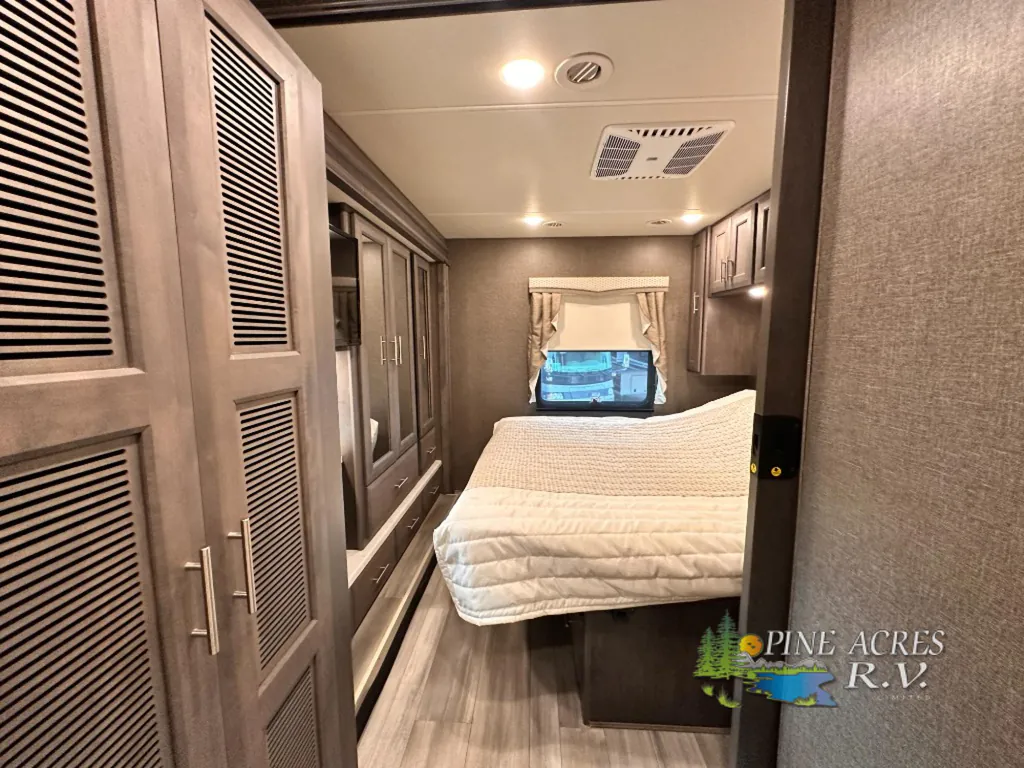 2022 Thor Motor Coach Challenger 35MQ, Photos photo 42
