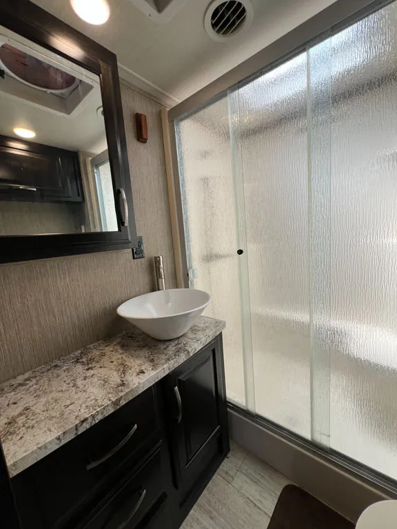 2018 Grand Design Momentum 376TH, Photos photo 26