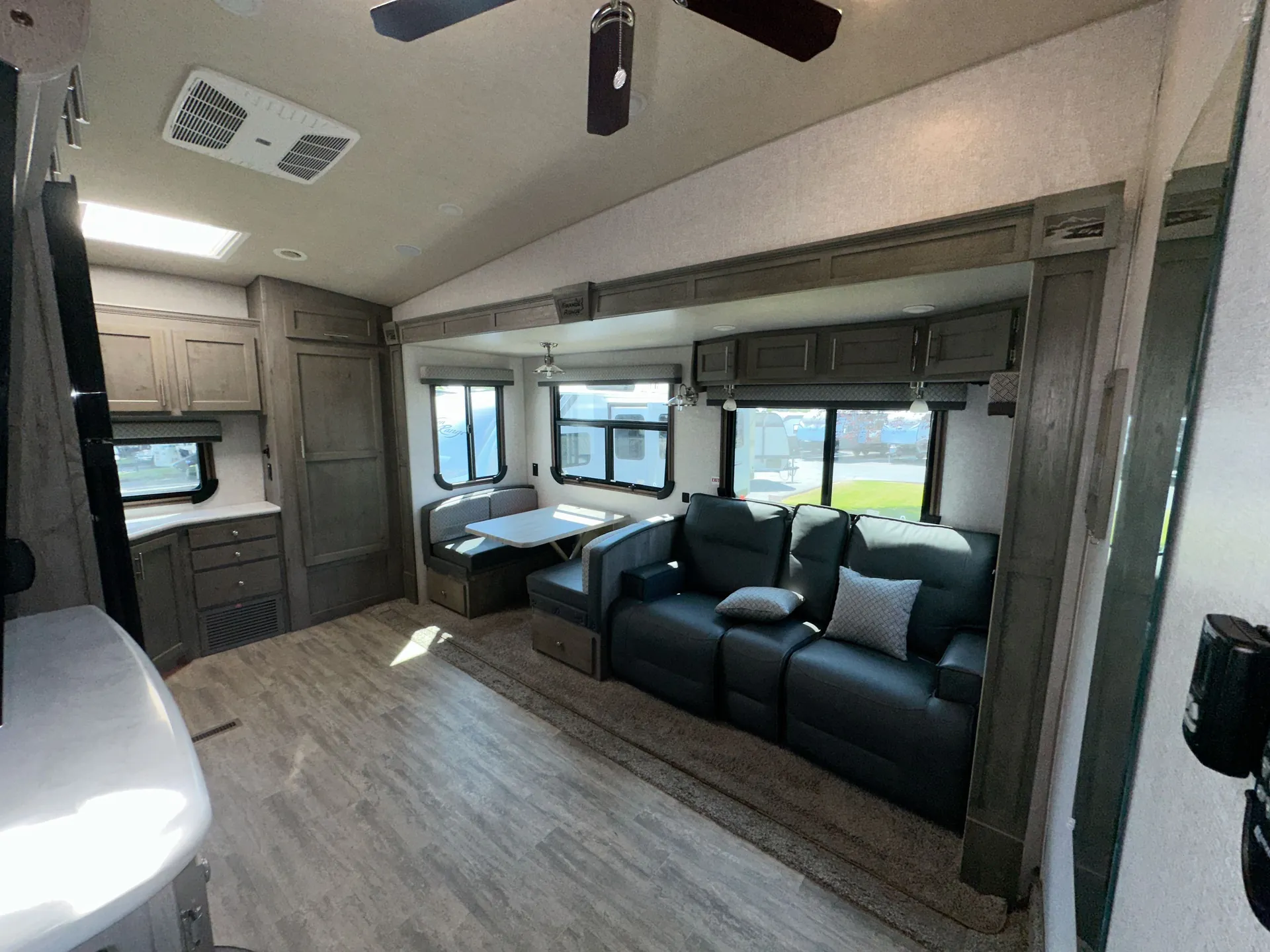 2024 Northwood Arctic Fox Grande Ronde 27-5L — living area main