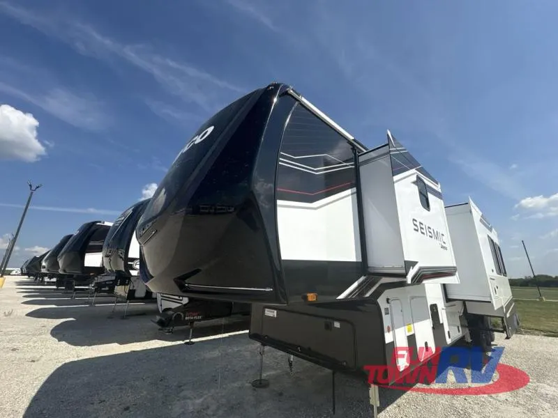 2026 Jayco Seismic 413 - Photo 4