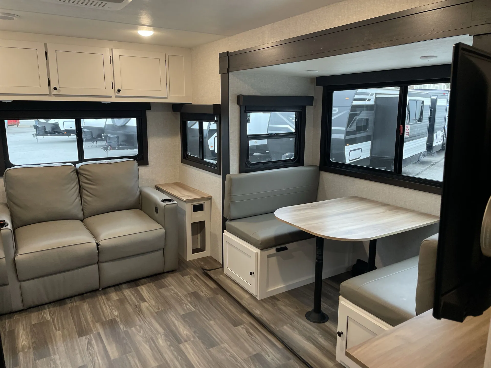 2024 Highland Ridge Range Lite 242RL — living area main
