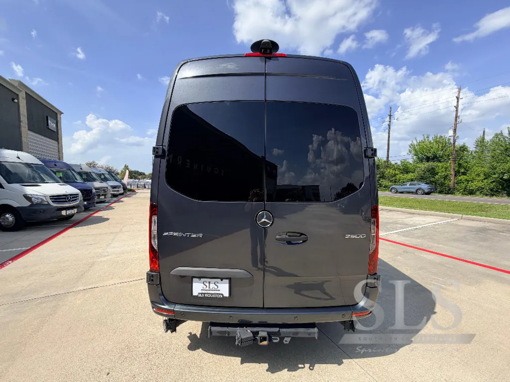 2024 Midwest Automotive Designs Luxe Cruiser D4, Photos photo 4