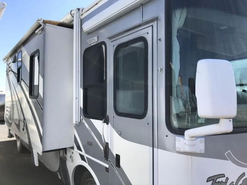 2004 National RV Tropical Used    T350 - Main photo
