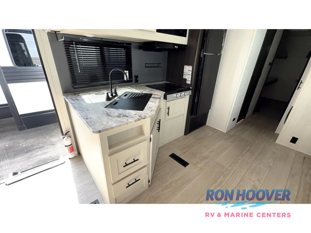 2027 Shasta I-5 532BEDS, Photos photo 22