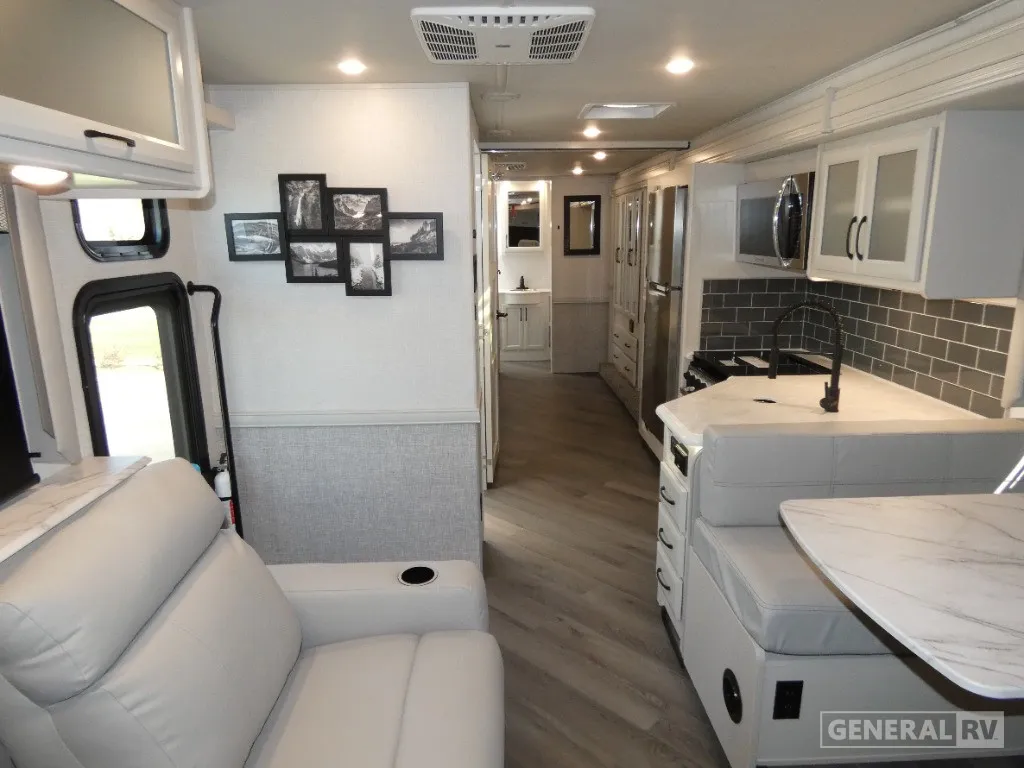 2025 Holiday Rambler Eclipse 32S - Photo 3