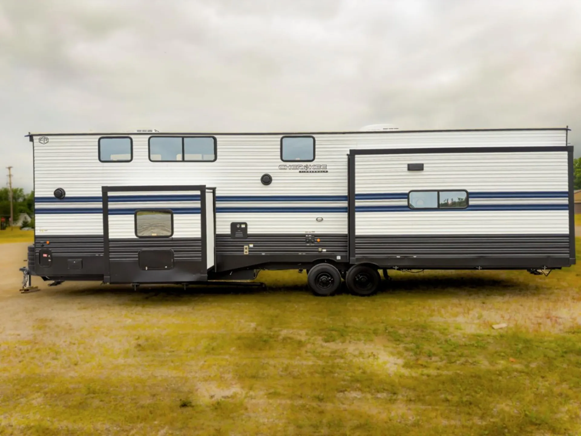 2027 Forest River Cherokee Timberwolf 39JM — Photo 7