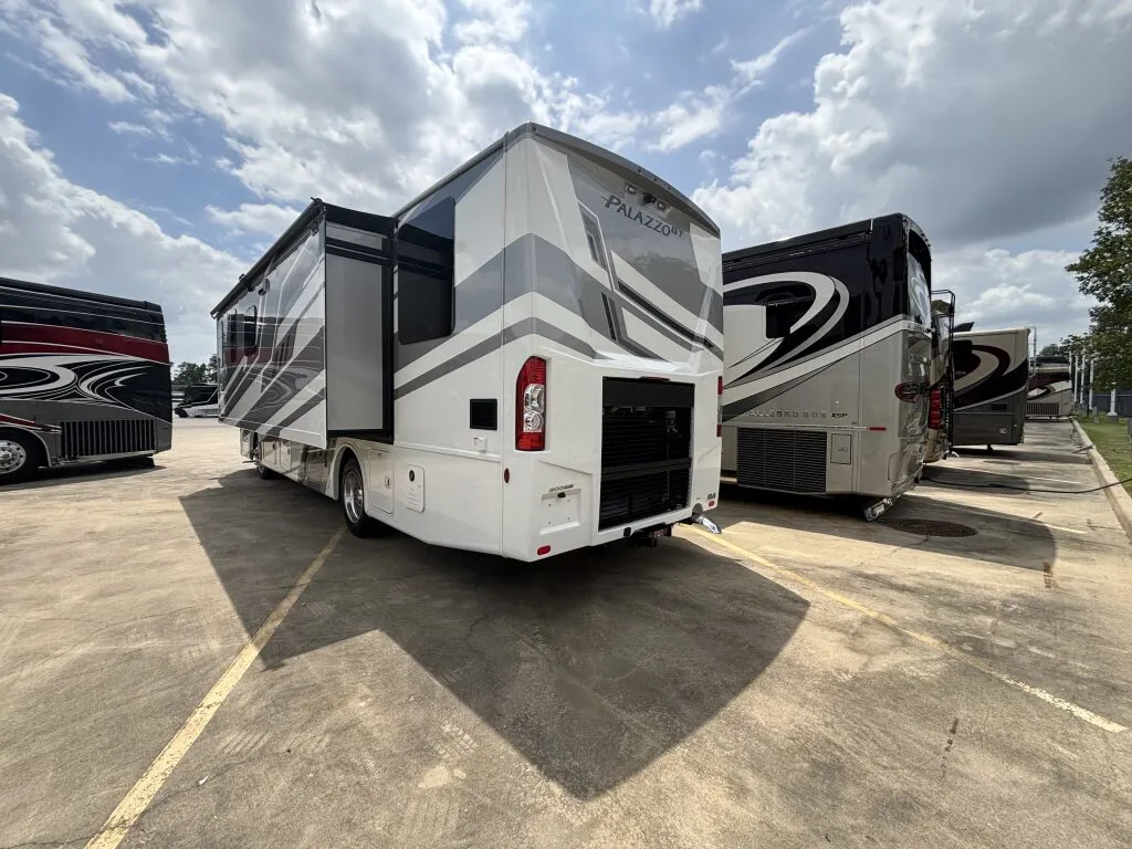 2026 Thor Motor Coach Palazzo GT 33.6 - Photo 4