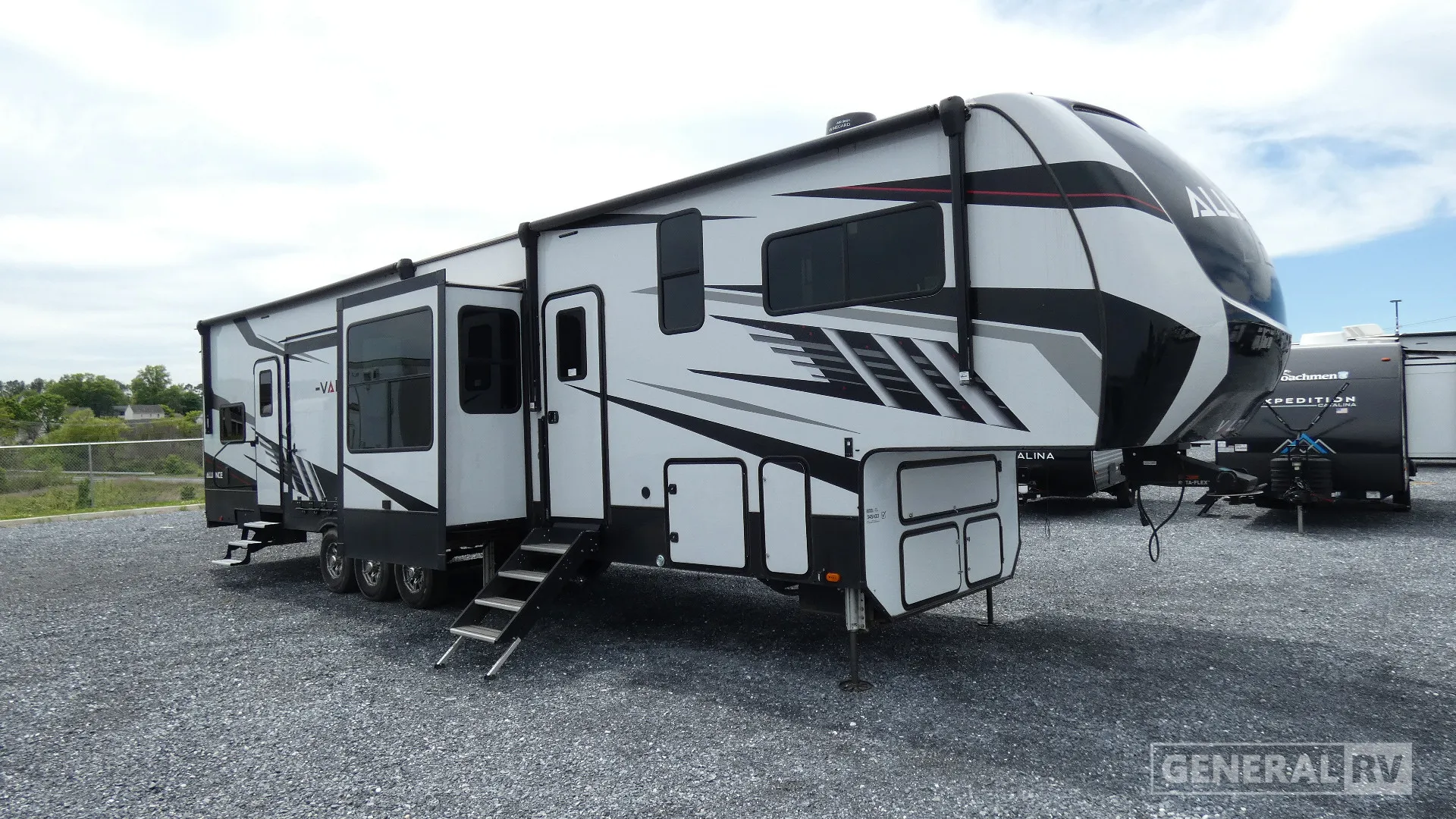 2023 Alliance RV Valor 42V13 - Photo 2