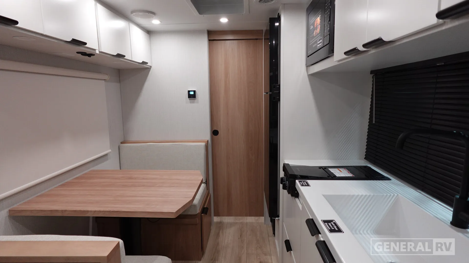2027 Winnebago Micro Minnie 2000FRB - Photo 3