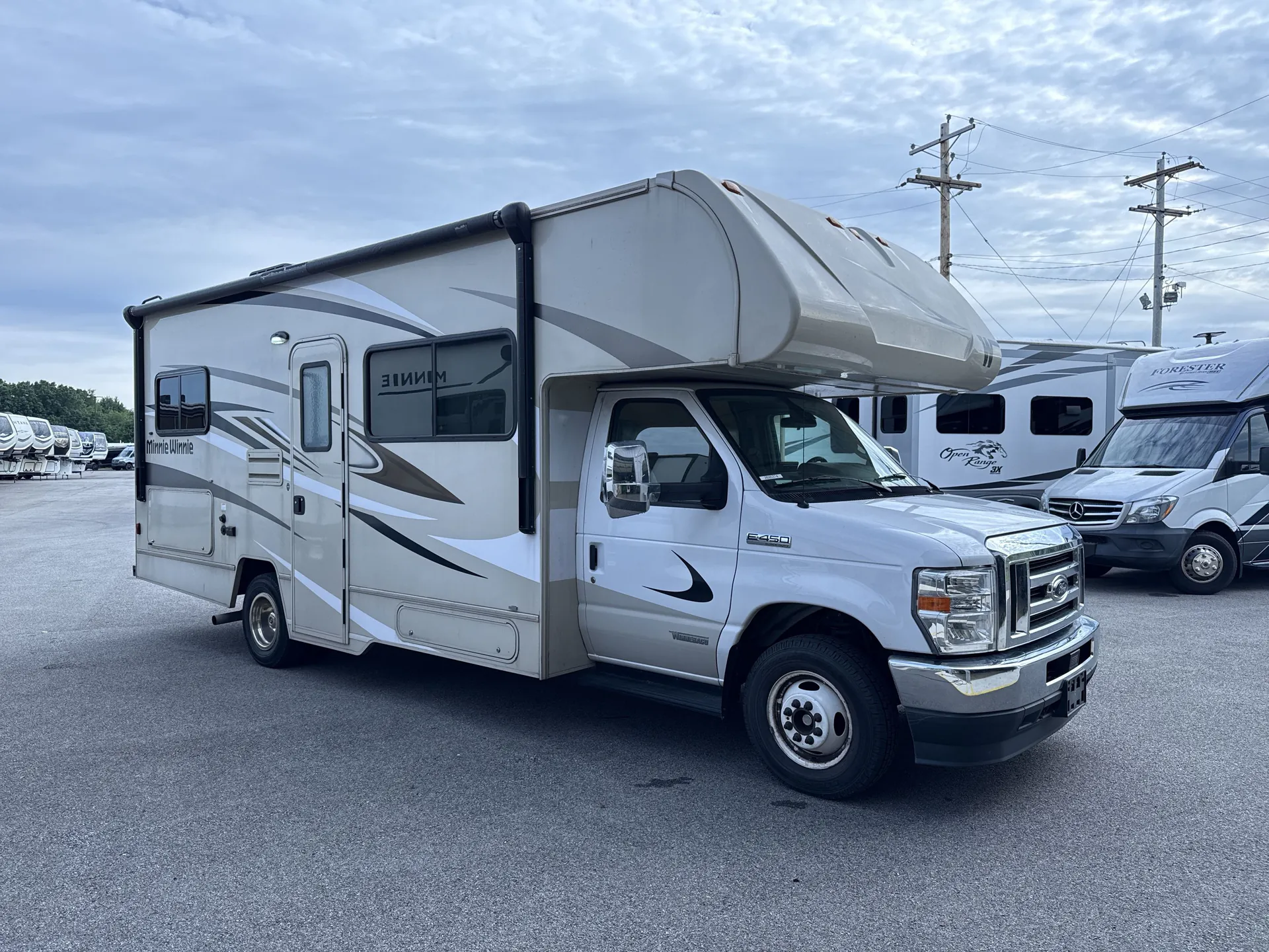 2022 Winnebago Minnie Winnie 25B - Photo 2