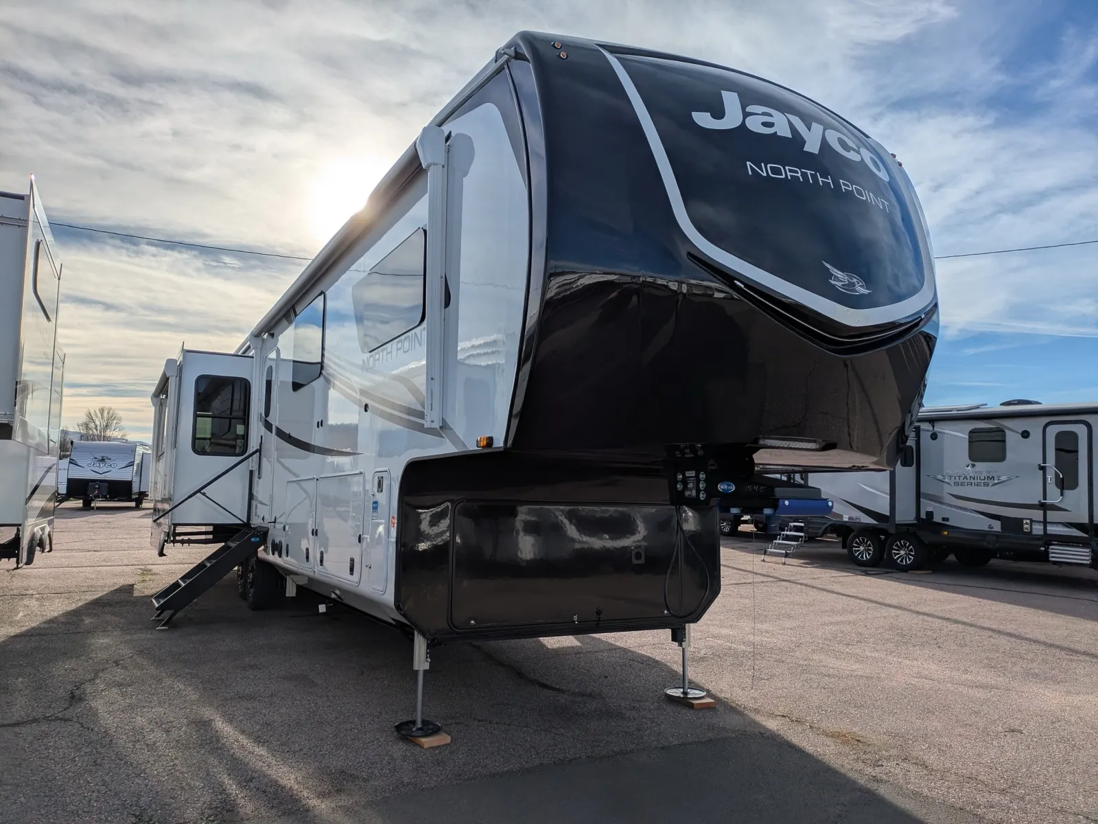 2026 Jayco North Point 377RLBH - Photo 2