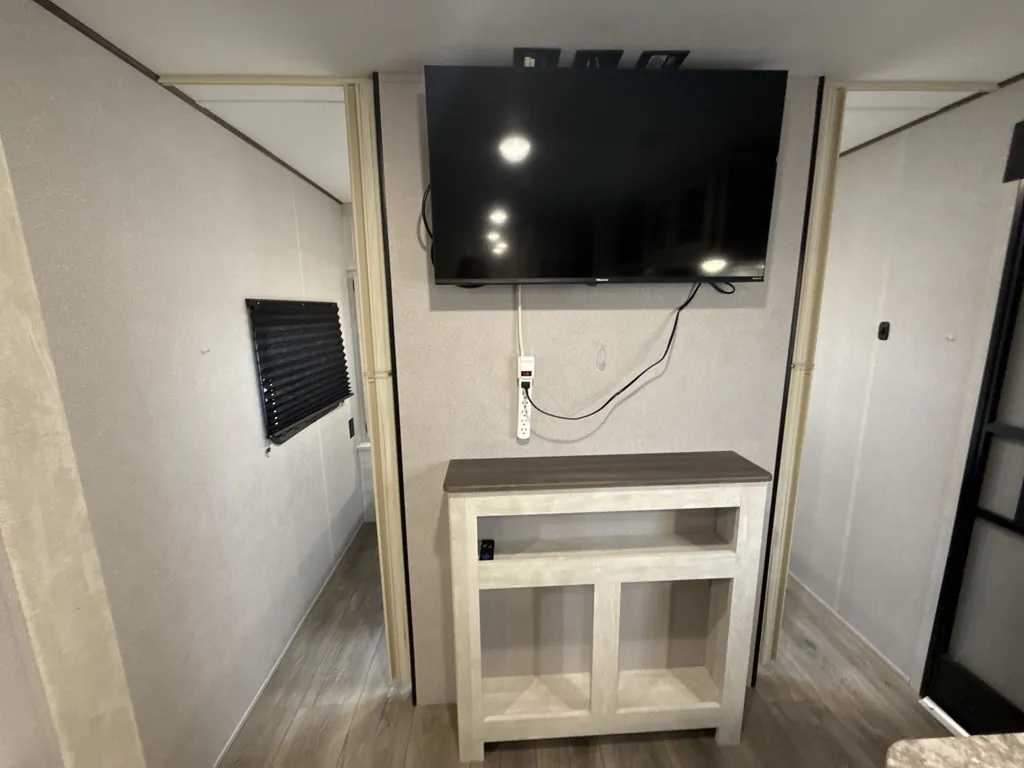 2024 Shasta I-5 530QB, Photos photo 8