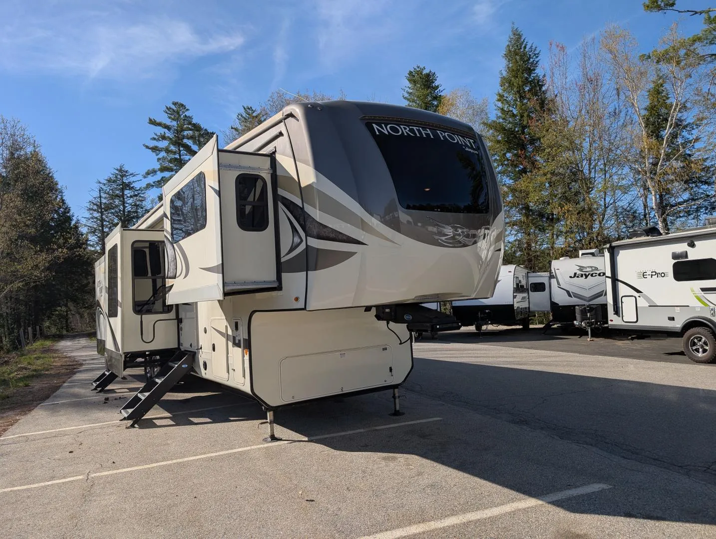2019 JAYCO NORTH POINT 381FLWS - Photo 2