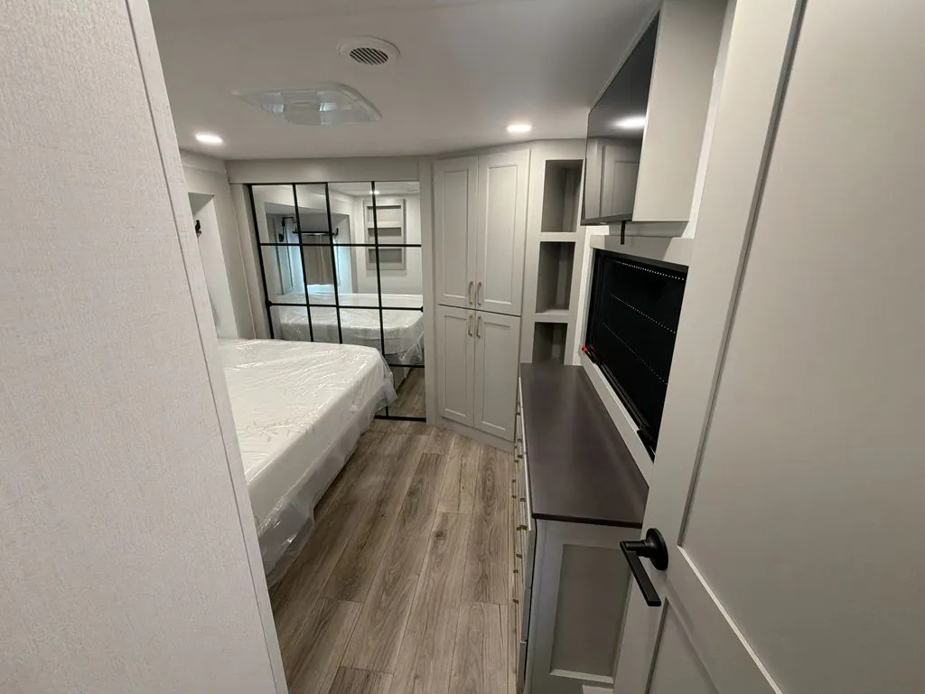2026 Brinkley Model G 4000, Photos photo 20