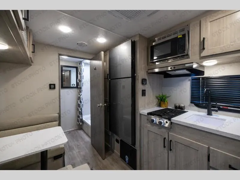 2027 Coachmen Catalina Summit Series 7 154RBX - Photo 3